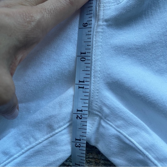 Good American Jeans - Picture 9 of 10